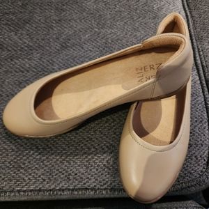 Womens Beige Naturalizer Flexy Slip On Shoes Size 8W, NWOT
